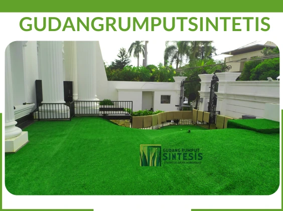 project pasang rumput sintetis di rooftop