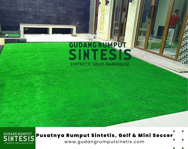 rumput sintetis dalam rumah