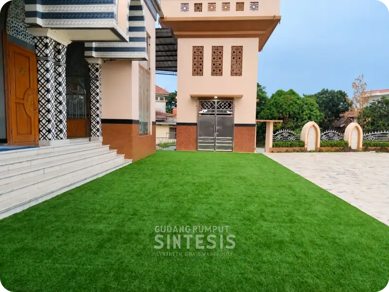 Rumput sintetis untuk teras dan halaman rumah